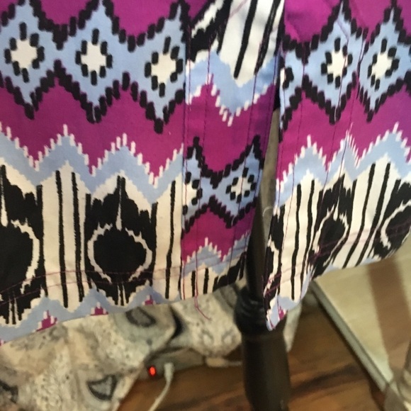 IZOD silver crest v neck long sleeve silky feel multi colored blouse - Picture 7 of 9